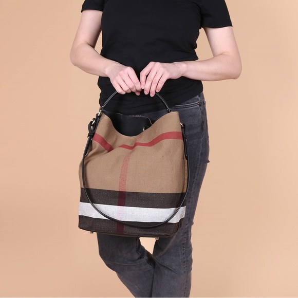 Authentic Burberry bag - Picture 3 of 15